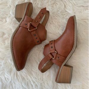 LIKE NEW universal thread western style booties